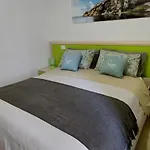 New Acropolis לינה וארוחת בוקר 4*
