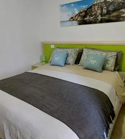 New Acropolis Bed and Breakfast 4*