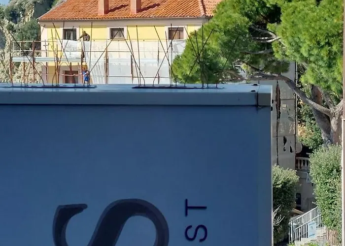 Bed & Breakfast New Acropolis 4*