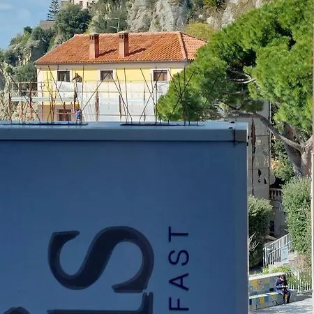 Bed & Breakfast New Acropolis 3*